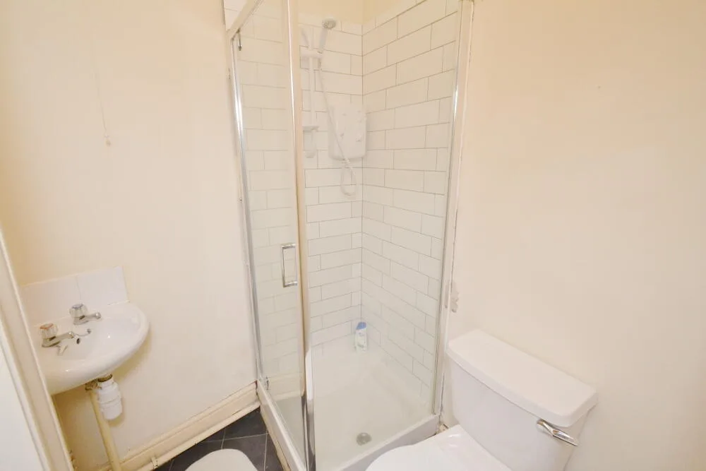 6 bedroom terraced house for rent
