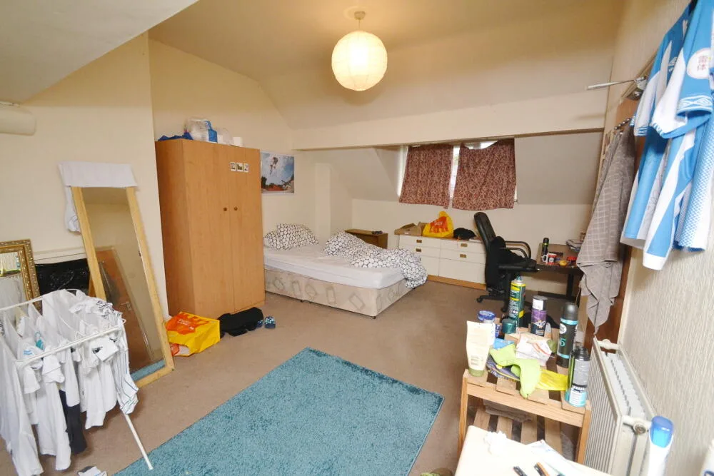 6 bedroom terraced house for rent