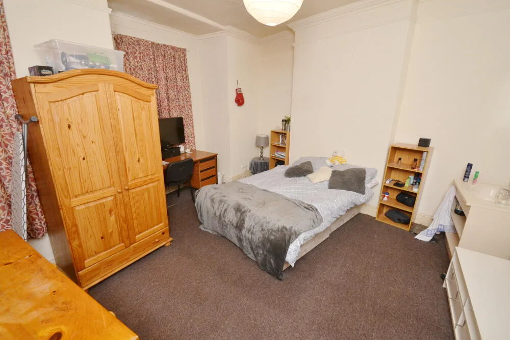 6 bedroom terraced house for rent