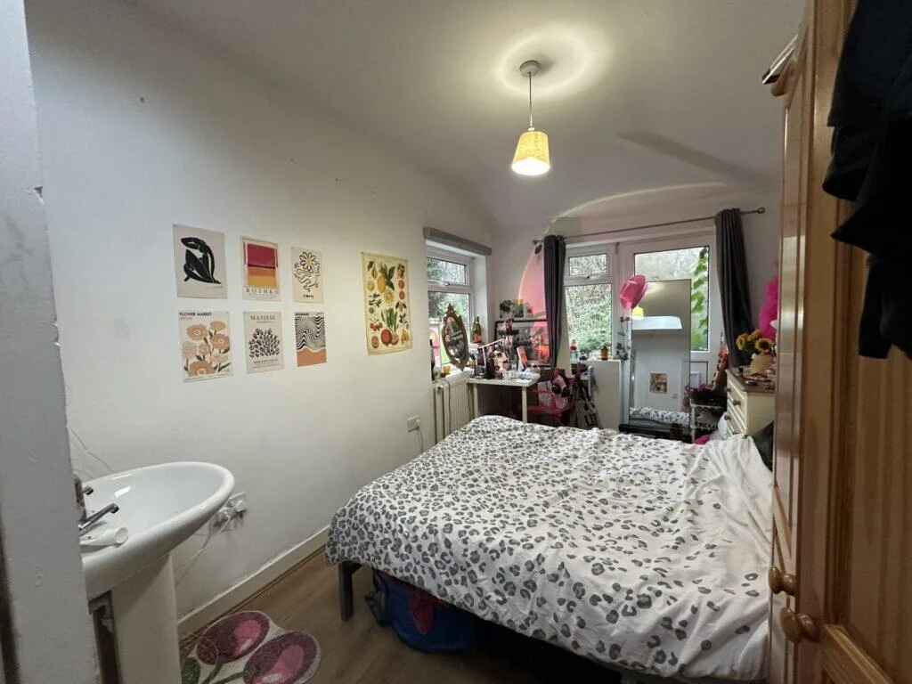 8 bedroom detached house for rent