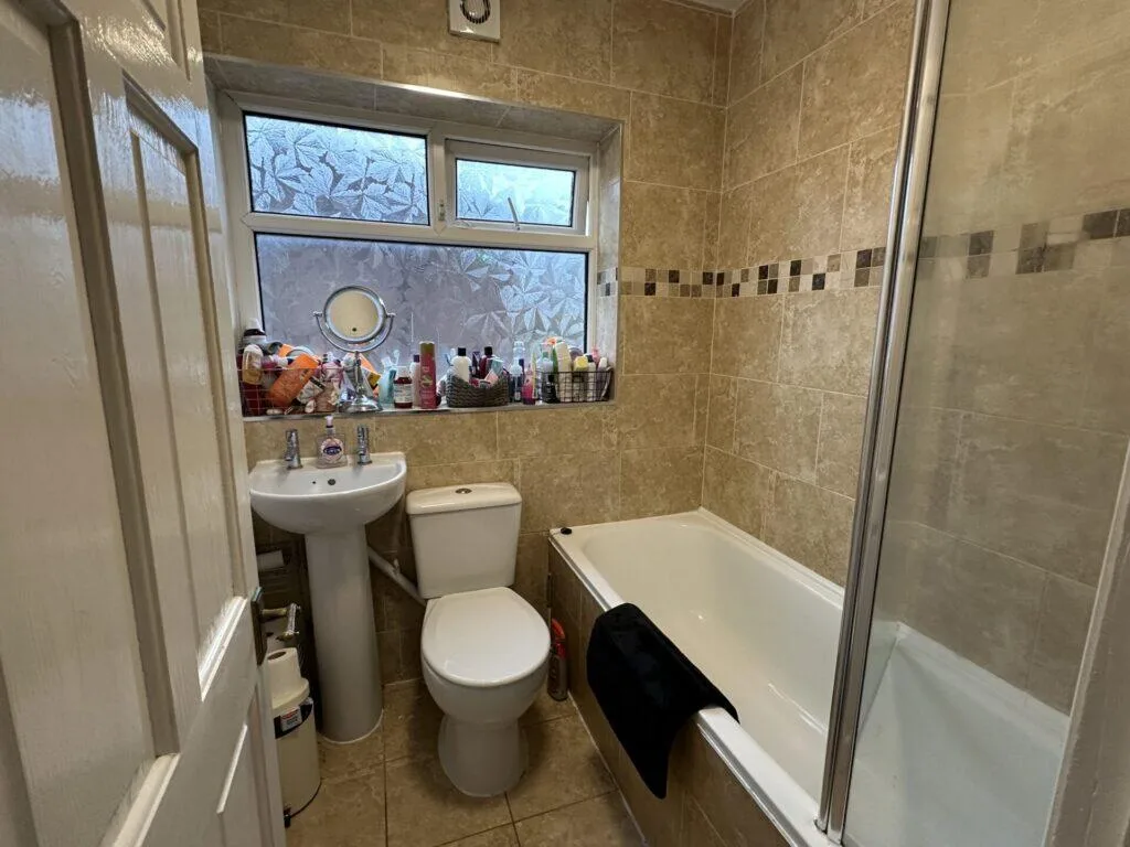8 bedroom detached house for rent