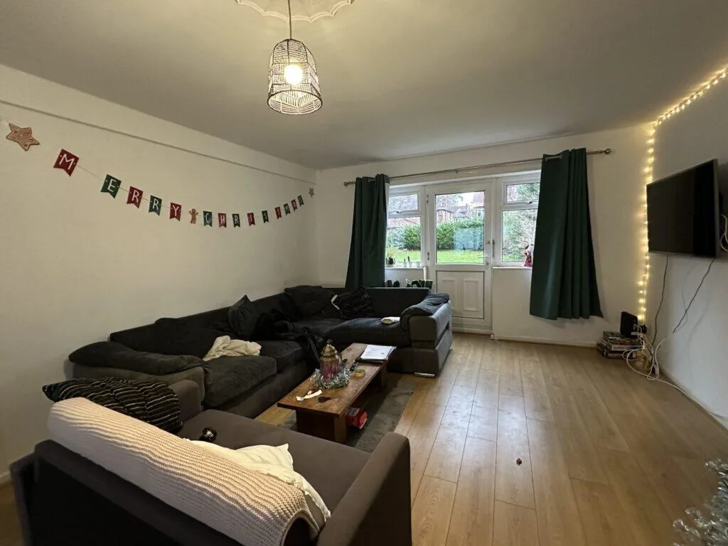 8 bedroom detached house for rent