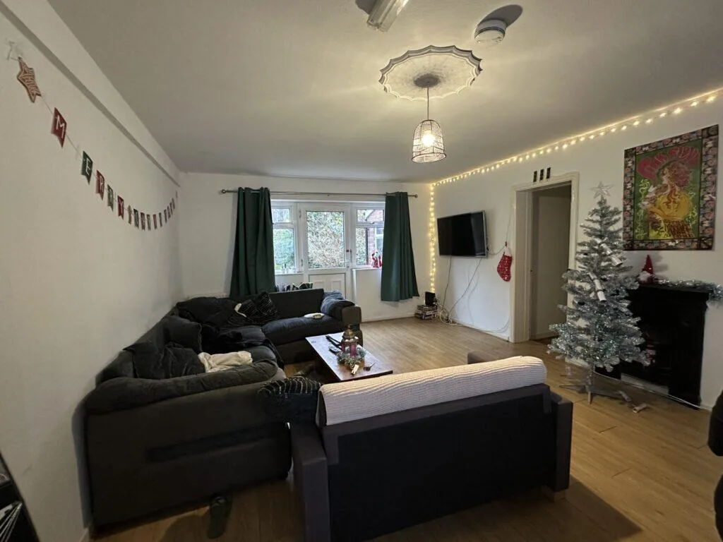 8 bedroom detached house for rent