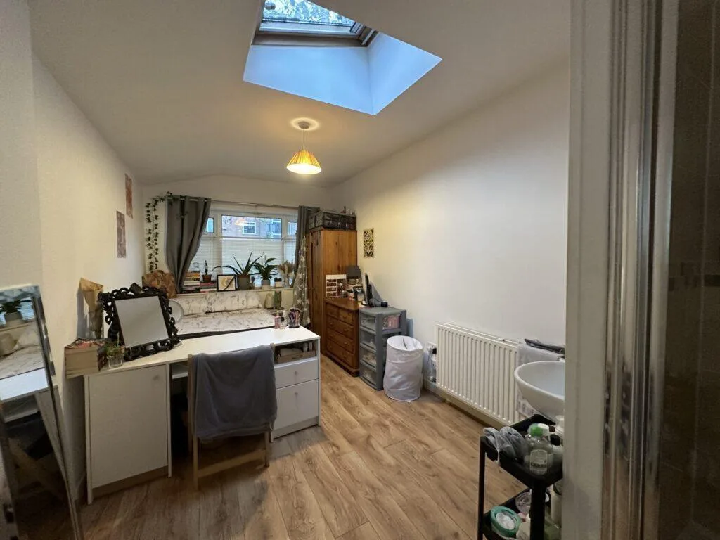 8 bedroom detached house for rent
