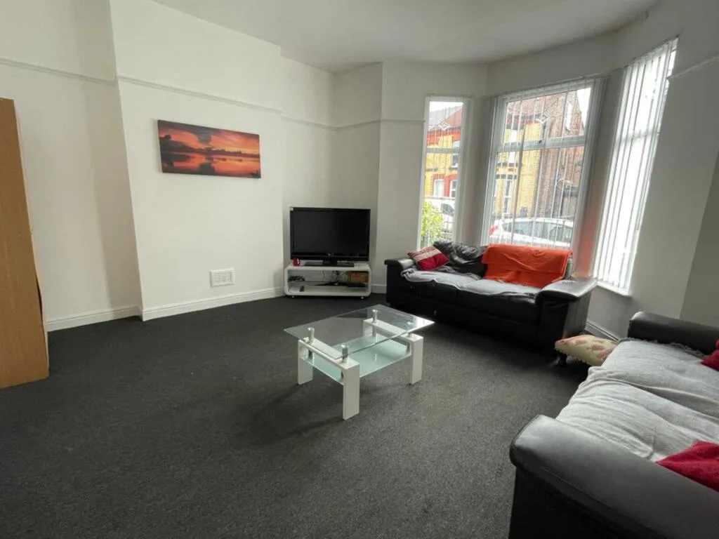 6 bedroom house for rent