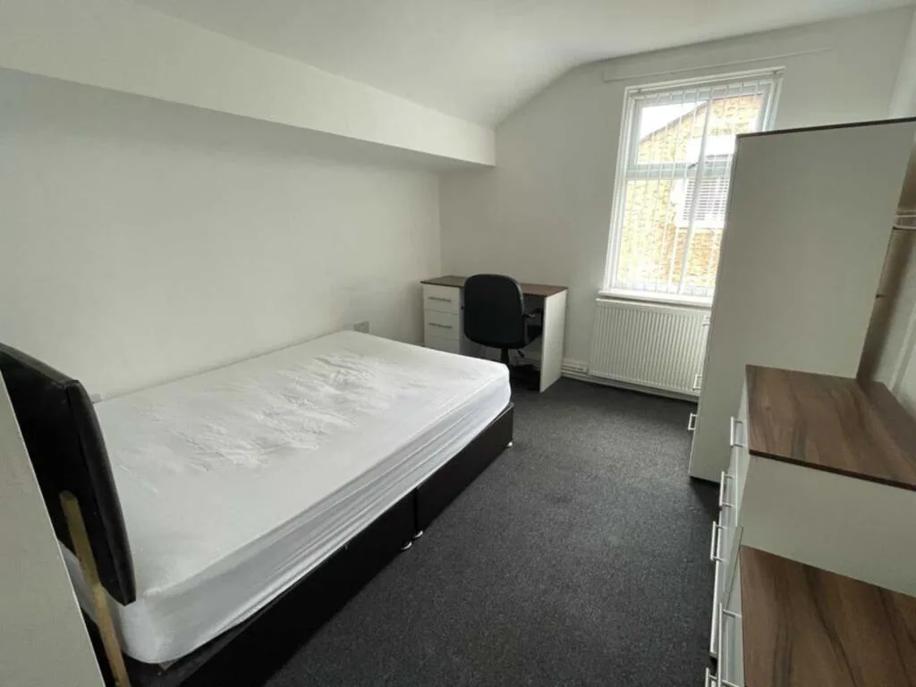 6 bedroom house for rent