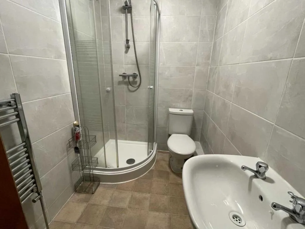 6 bedroom house for rent