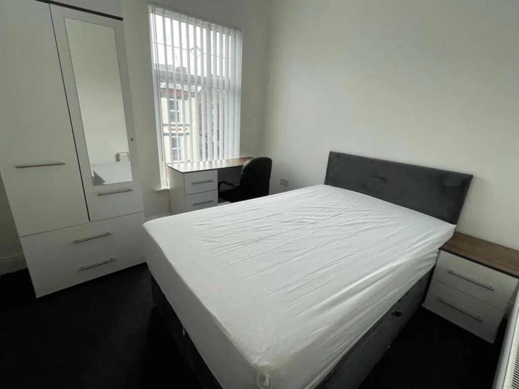 6 bedroom house for rent