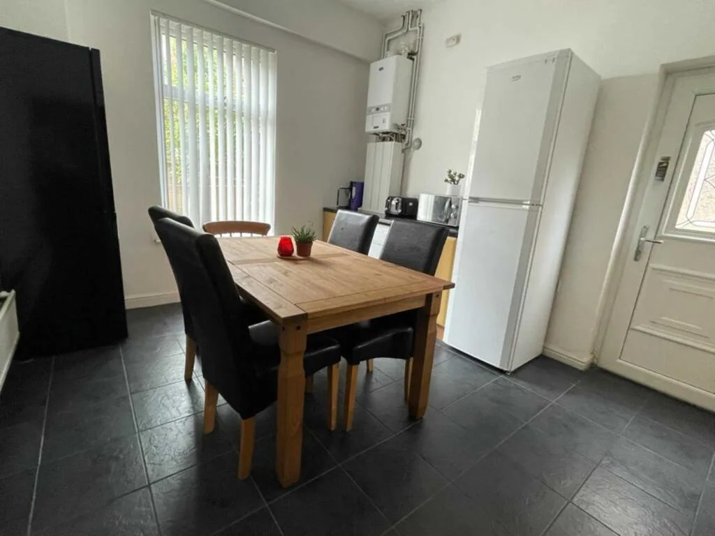 6 bedroom house for rent