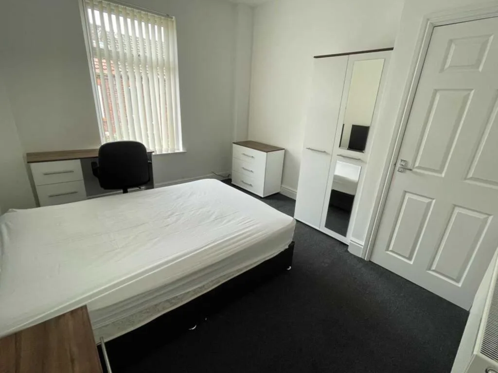 6 bedroom house for rent
