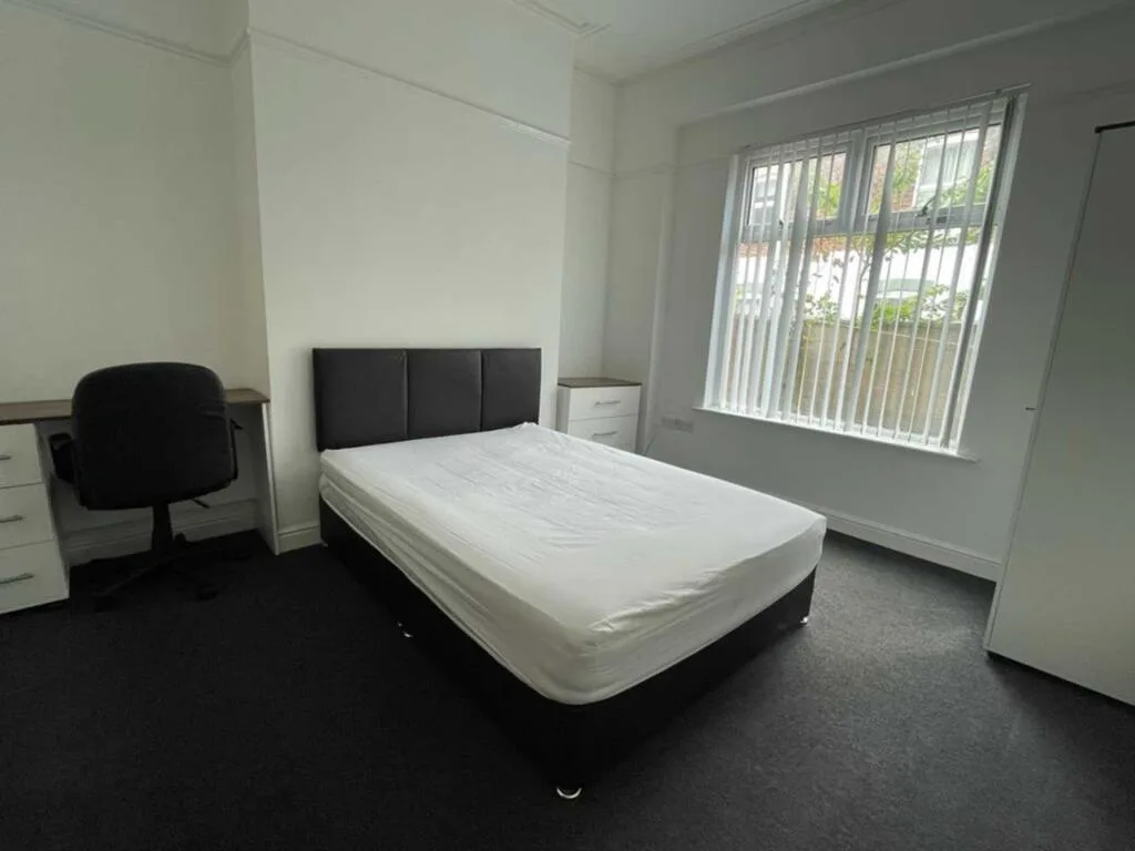 6 bedroom house for rent