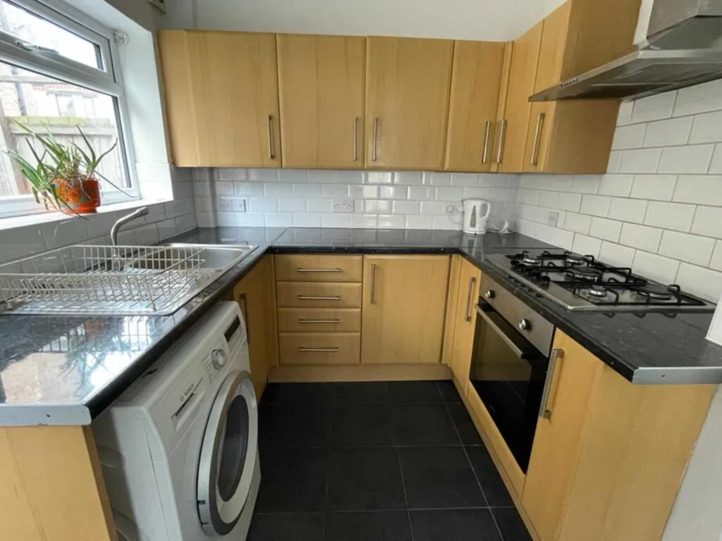 6 bedroom house for rent