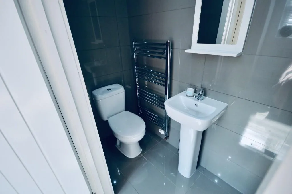 6 bedroom terraced house for rent