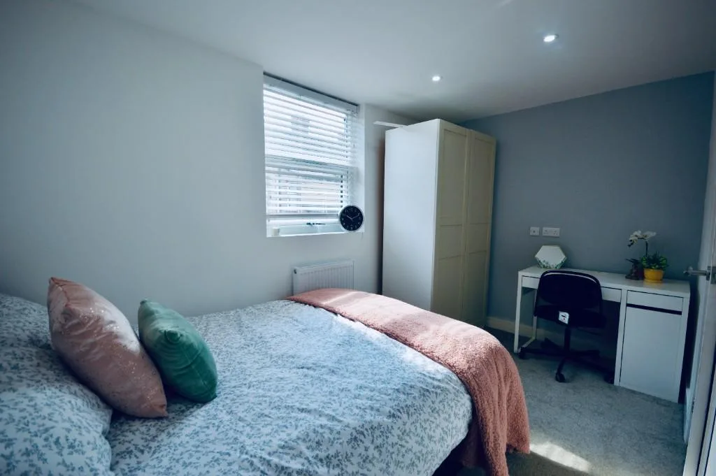 6 bedroom terraced house for rent