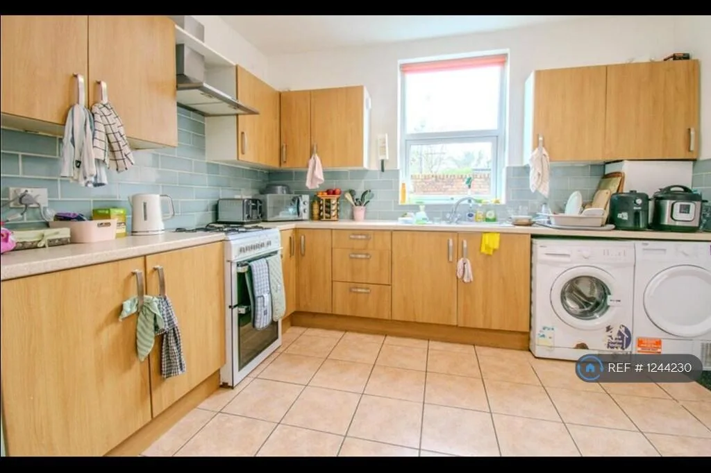 5 bedroom terraced house for rent