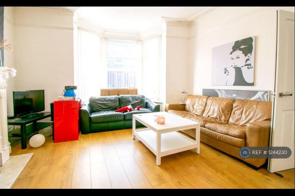 5 bedroom terraced house for rent
