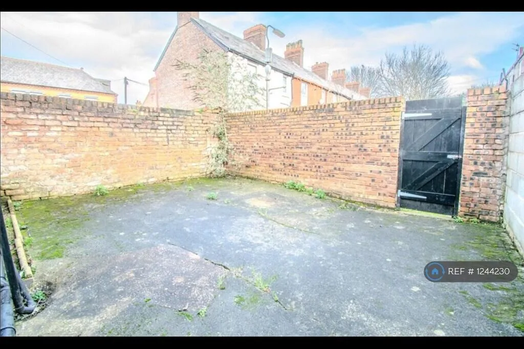 5 bedroom terraced house for rent