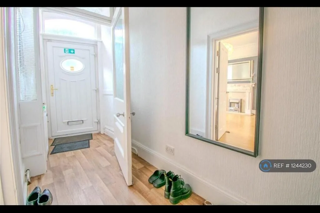 5 bedroom terraced house for rent