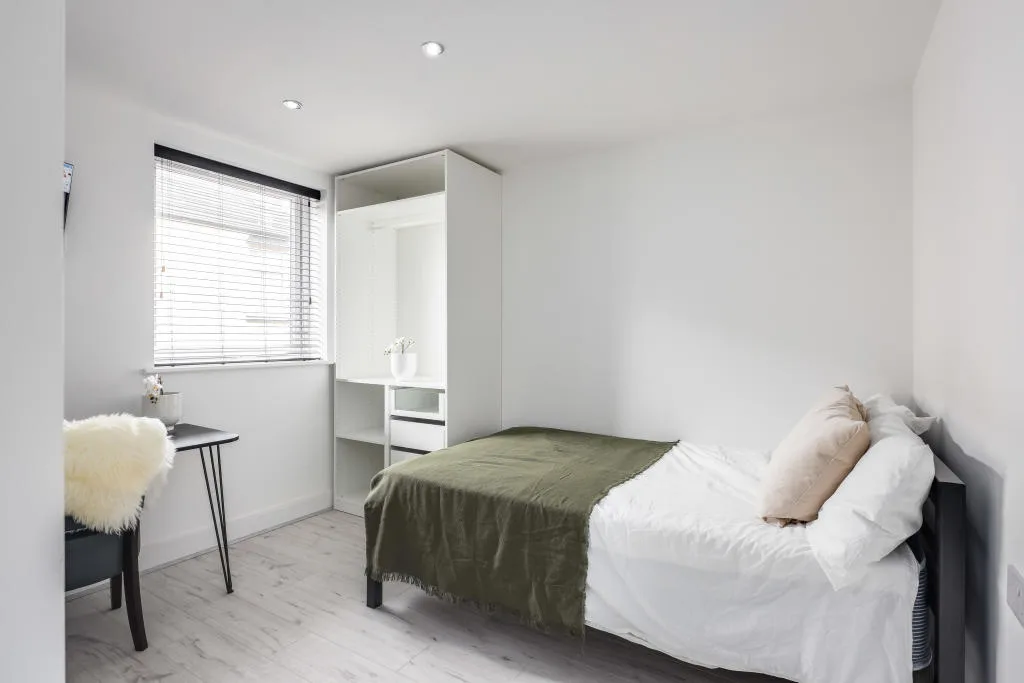 6 bedroom terraced house for rent