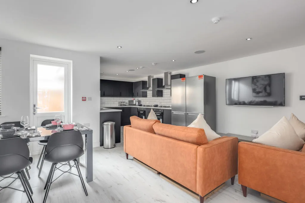6 bedroom terraced house for rent
