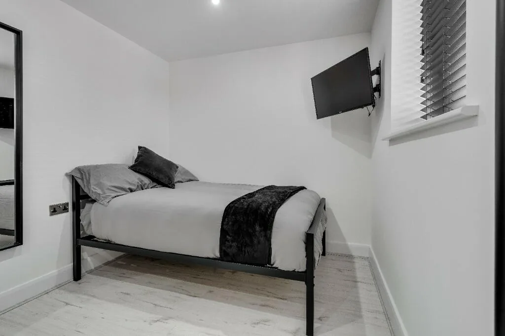 6 bedroom terraced house for rent