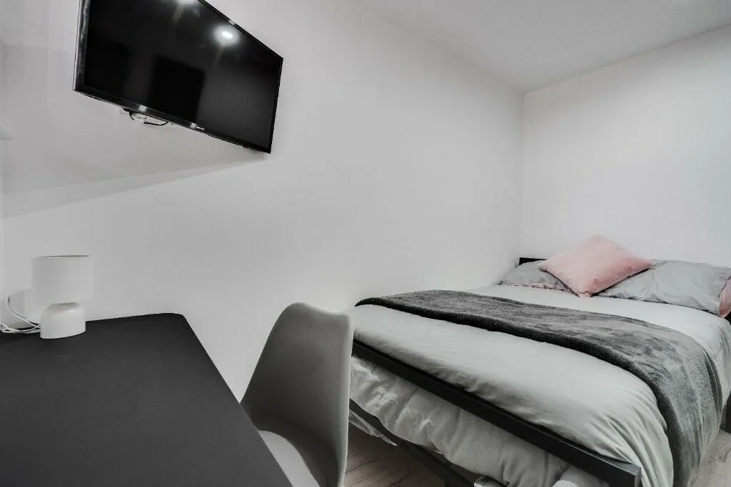 6 bedroom terraced house for rent