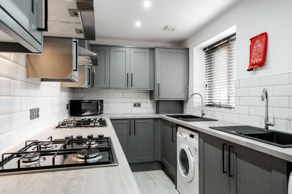 6 bedroom terraced house for rent