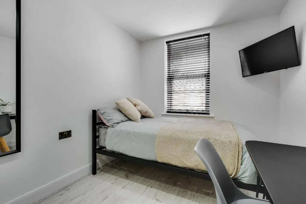 6 bedroom terraced house for rent