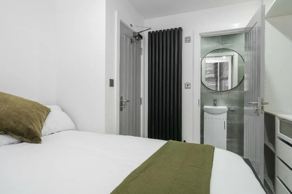6 bedroom terraced house for rent