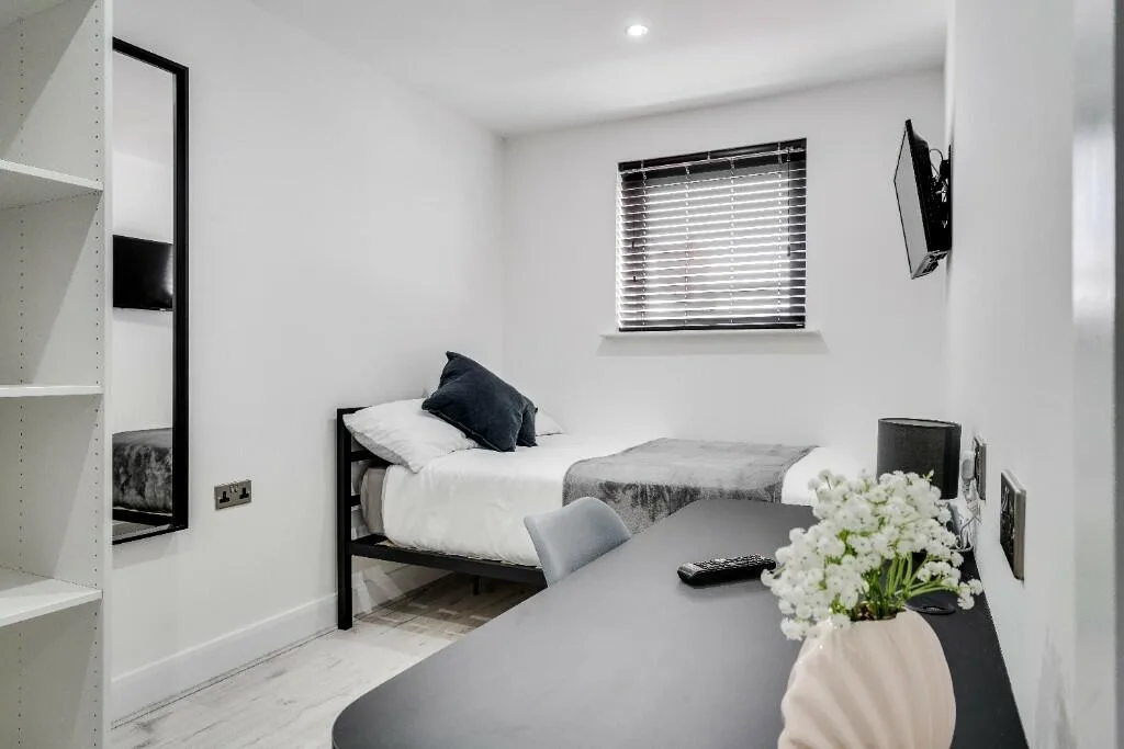 6 bedroom terraced house for rent