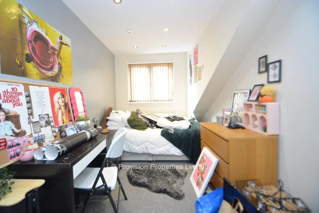 6 bedroom terraced house for rent