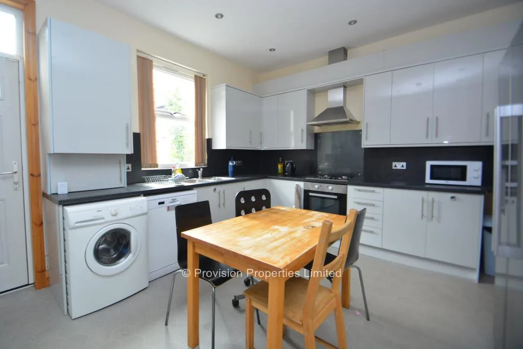 6 bedroom terraced house for rent