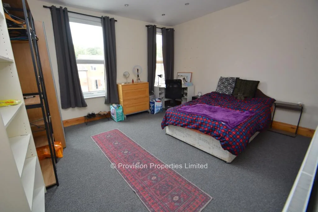 6 bedroom terraced house for rent
