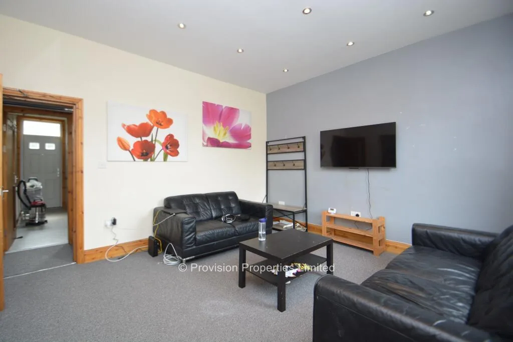 6 bedroom terraced house for rent