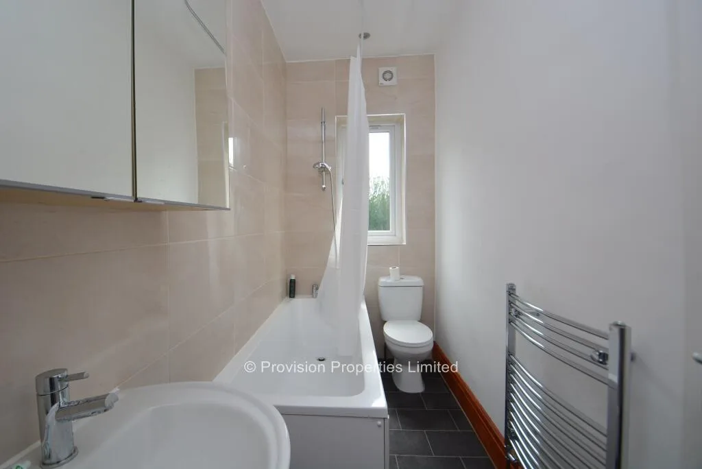 6 bedroom terraced house for rent