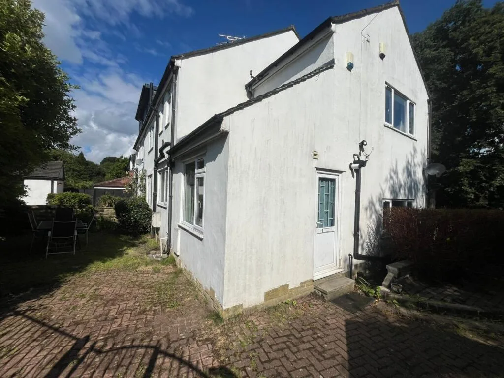 6 bedroom semi-detached house for rent