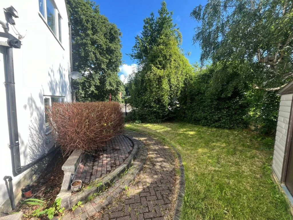 6 bedroom semi-detached house for rent