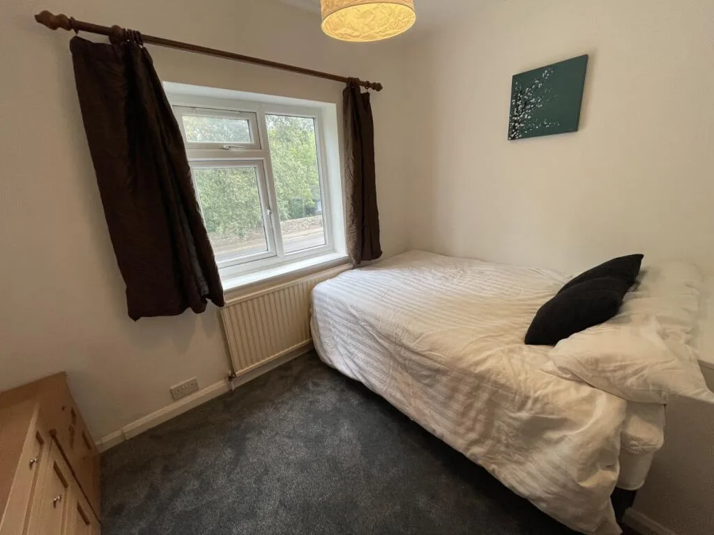 6 bedroom semi-detached house for rent