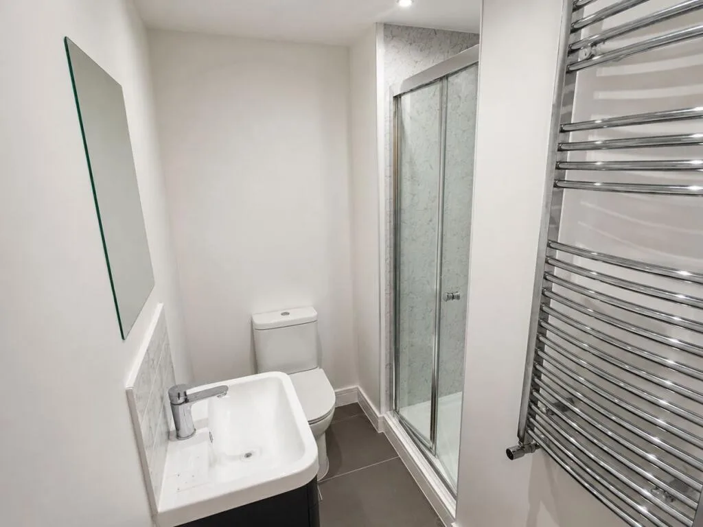 6 bedroom semi-detached house for rent
