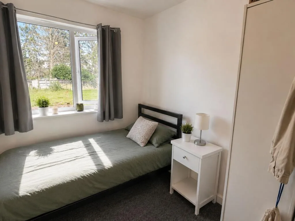 6 bedroom semi-detached house for rent