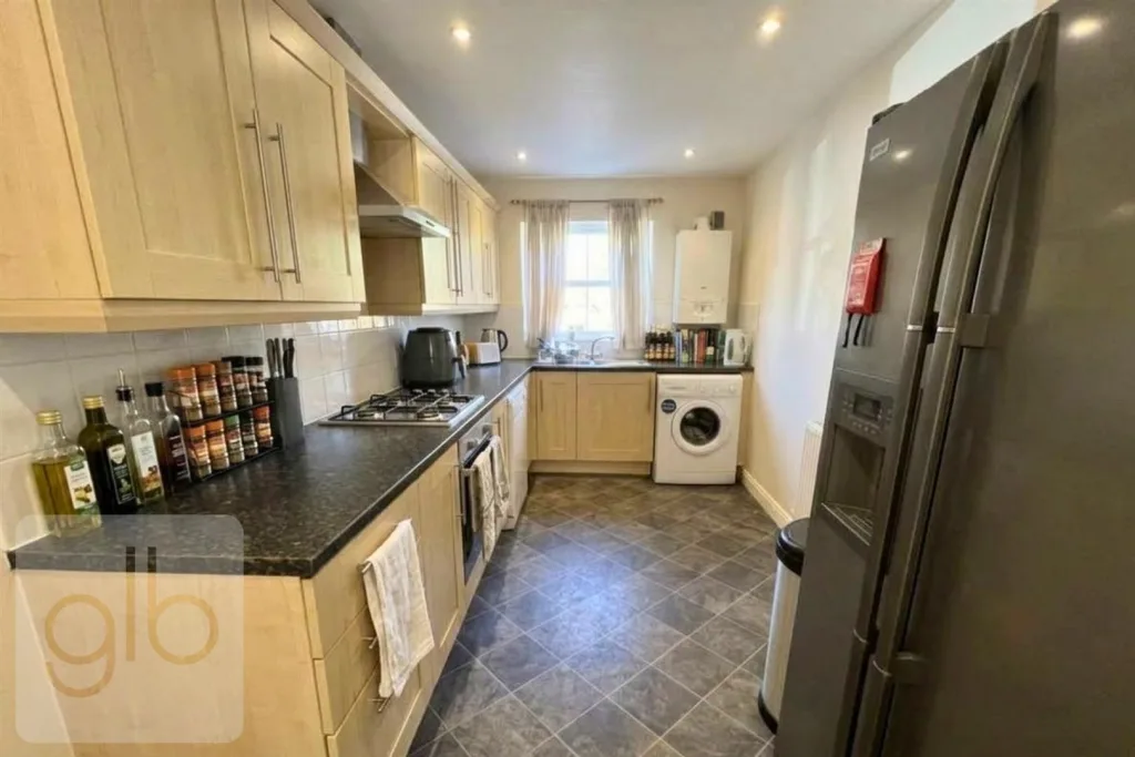 5 bedroom terraced house for rent