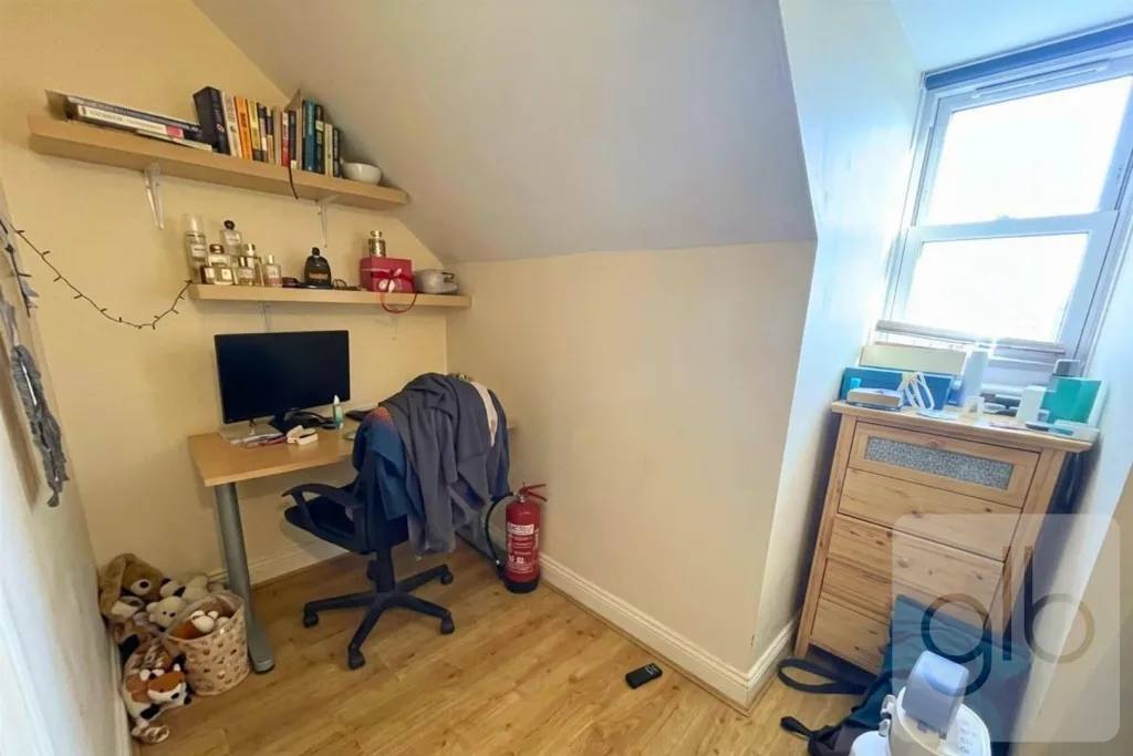 5 bedroom terraced house for rent