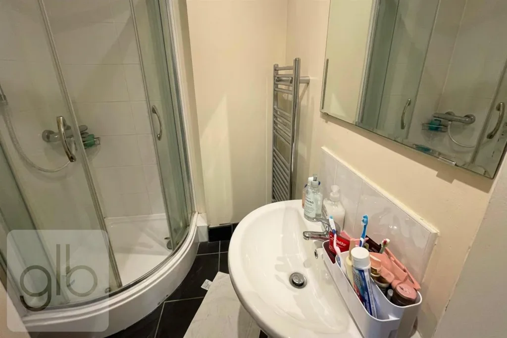 5 bedroom terraced house for rent