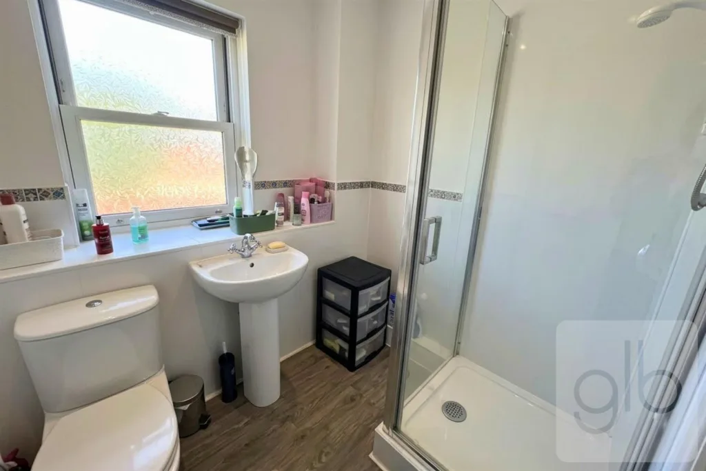 5 bedroom terraced house for rent