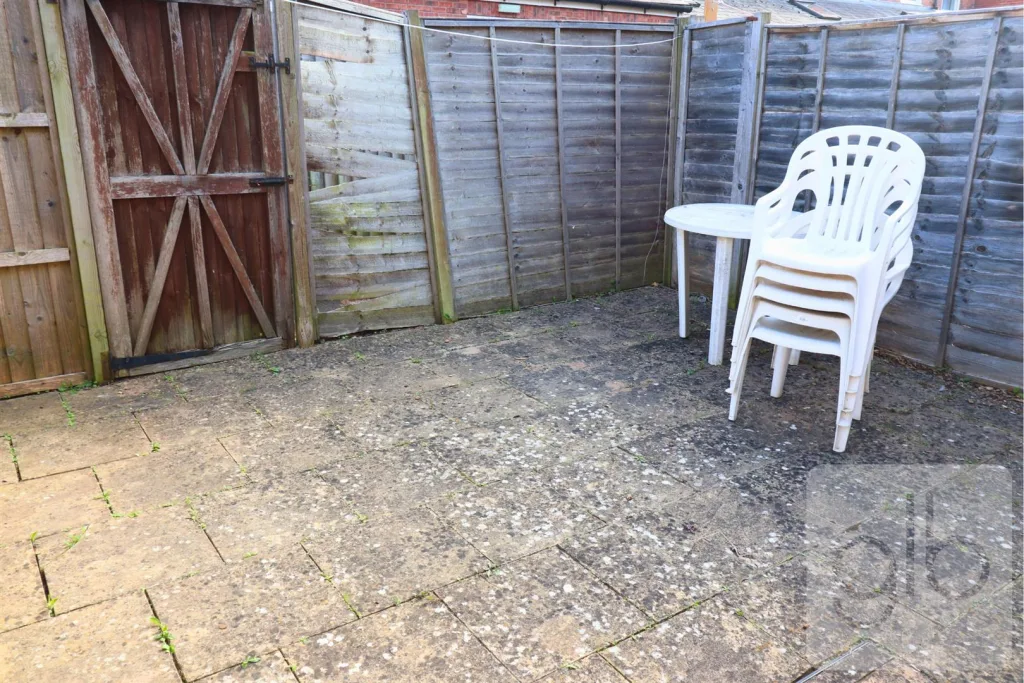 5 bedroom terraced house for rent