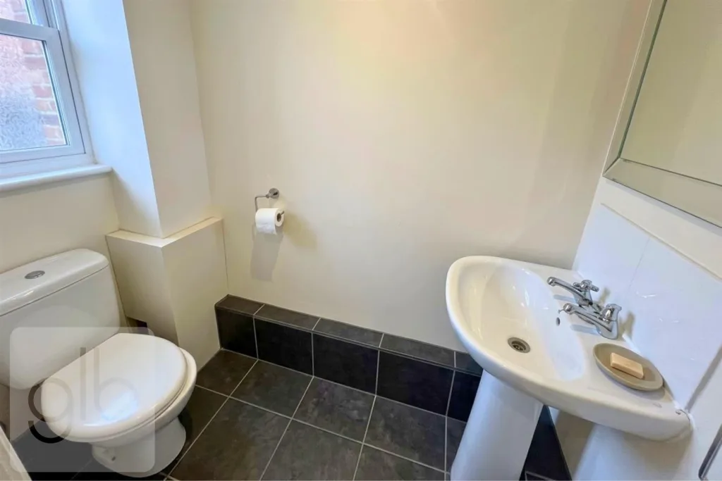5 bedroom terraced house for rent