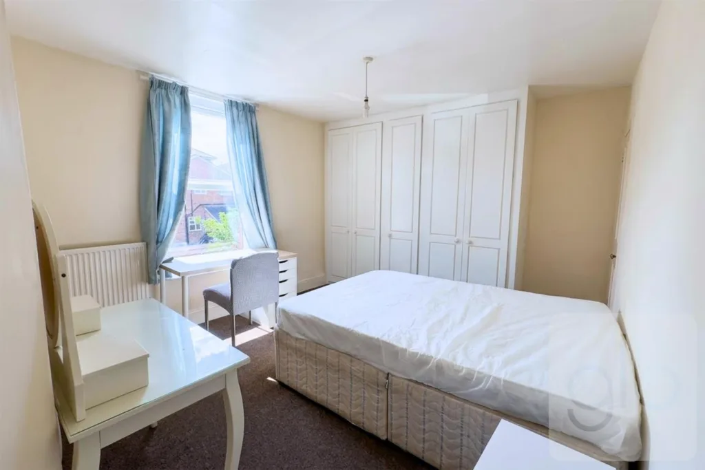4 bedroom private hall for rent