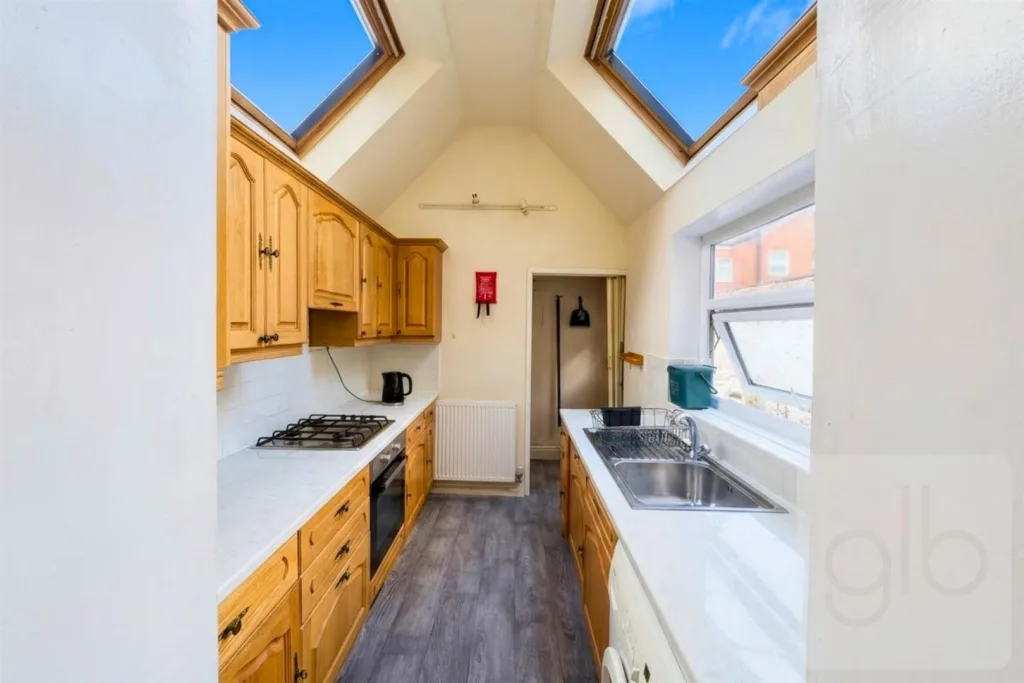 4 bedroom private hall for rent