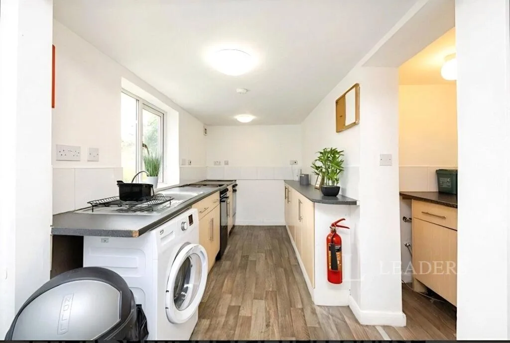 7 bedroom semi-detached house for rent