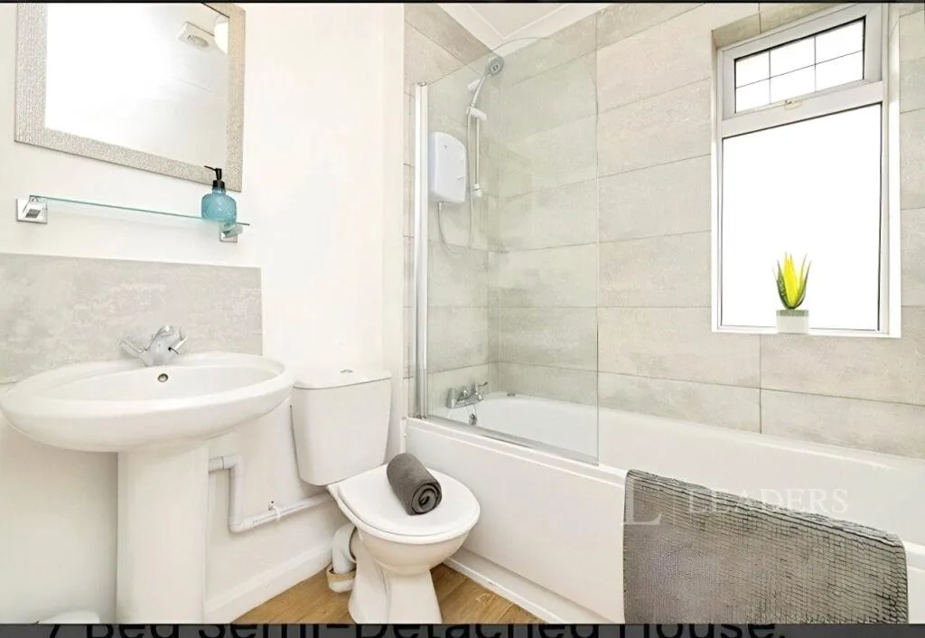 7 bedroom semi-detached house for rent